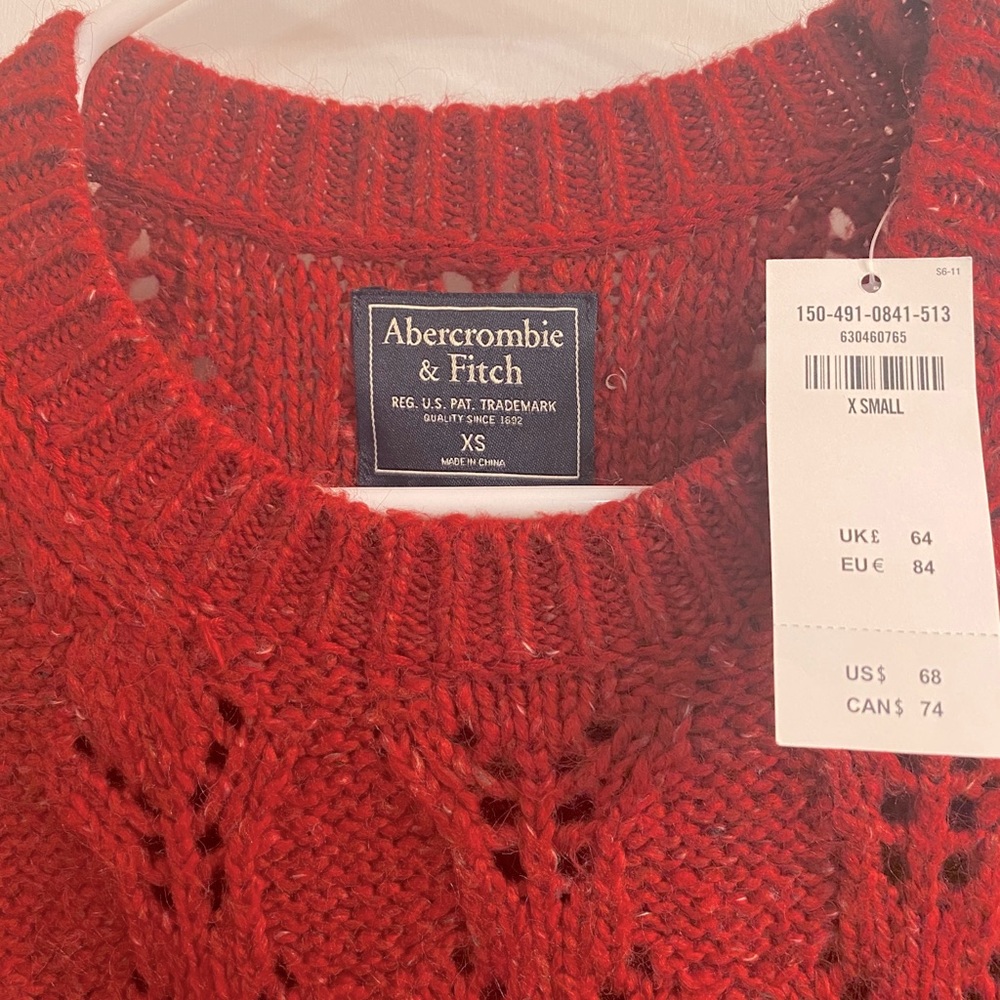 ABERCROMBIE AND FITCH NWT RED COZY WARM SWEATER XS